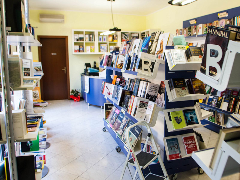 libreria modena lorici